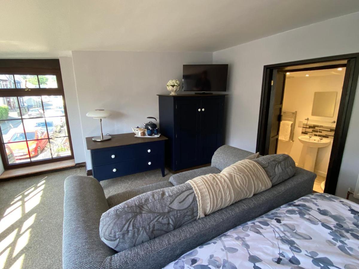 Tom'S Of Tregaron Bed & Breakfast Екстериор снимка
