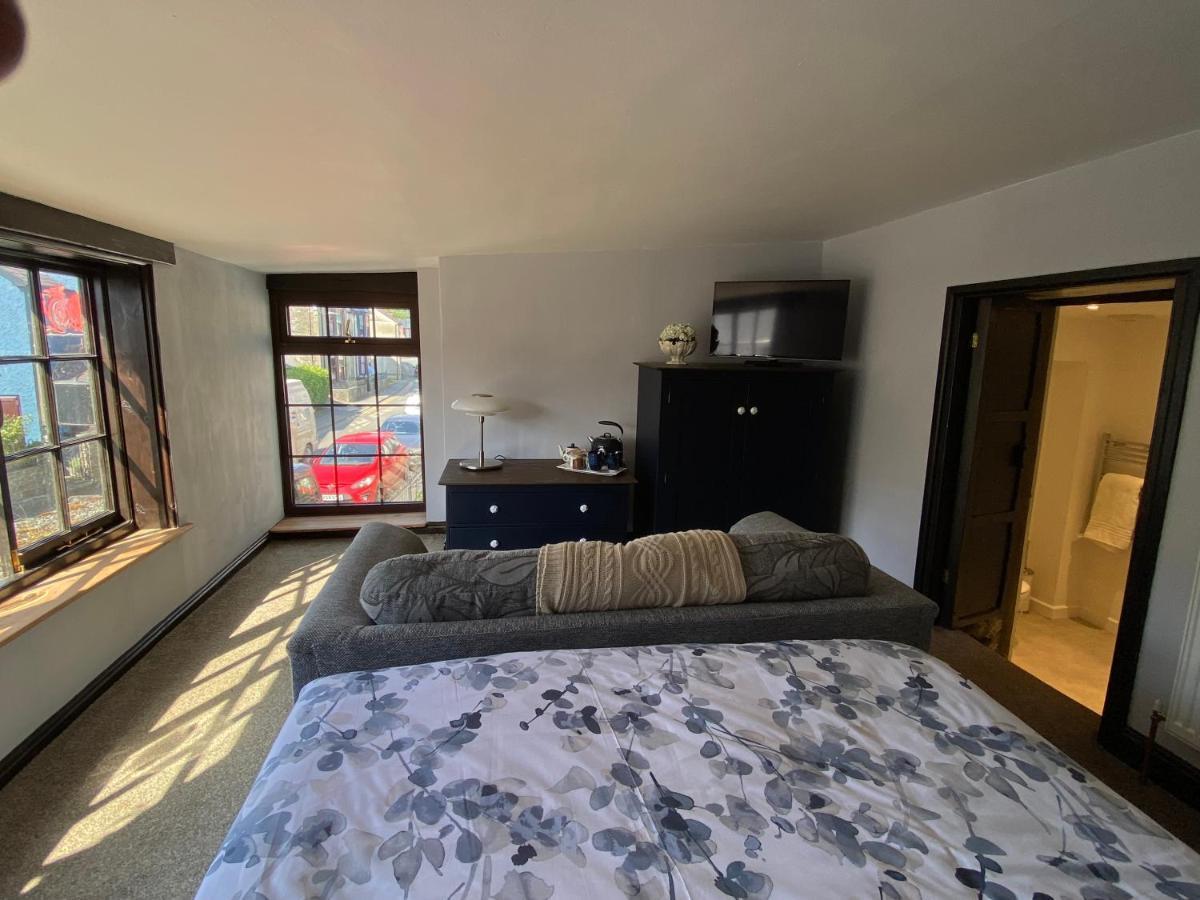Tom'S Of Tregaron Bed & Breakfast Екстериор снимка